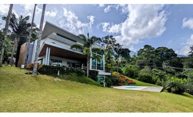 ☘CASA CON ESPECTACULAR VISTA EN EL POBLADO