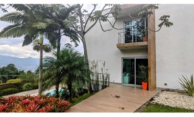 ☘CASA CON ESPECTACULAR VISTA EN EL POBLADO