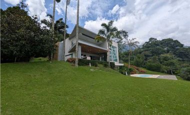 ☘CASA CON ESPECTACULAR VISTA EN EL POBLADO