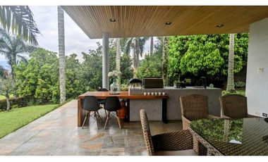 ☘CASA CON ESPECTACULAR VISTA EN EL POBLADO