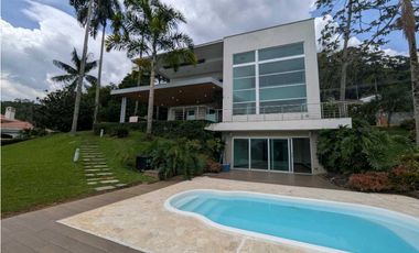 ☘CASA CON ESPECTACULAR VISTA EN EL POBLADO