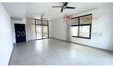 Venta de Casa en Panama Pacifico 24-745