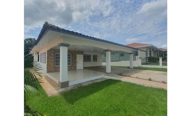 SE ALQUILA CASA EN CHITRÉ