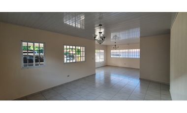 SE ALQUILA CASA EN CHITRÉ