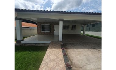SE ALQUILA CASA EN CHITRÉ