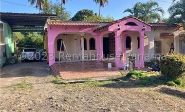 SE VENDE CASA EN LAS CRUCES