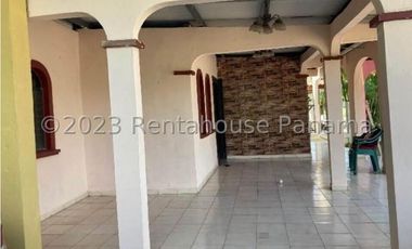 SE VENDE CASA EN LAS CRUCES