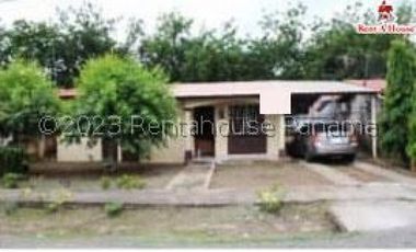 SE VENDE CASA EN LAS CUMBRES