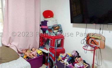 Alquiler de Casa en Brisas del Golf 24-4784