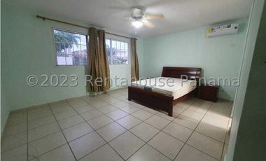 Alquiler de Casa en Brisas del Golf 24-4462