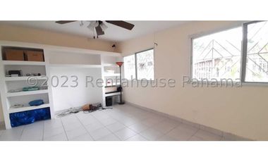 Venta de Casa en Villa Zaita 23-6536
