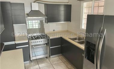 Venta de Casa en Brisas del Golf 23-1----