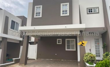 Venta de Casa en Brisas del Golf 23-1----