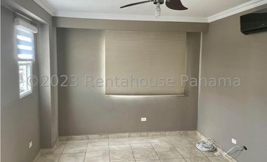 Venta de Casa en Brisas del Golf 23-1----