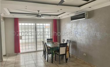 Venta de Casa en Brisas del Golf 23-1----