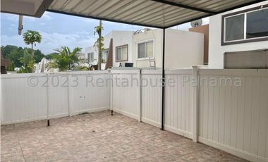 Venta de Casa en Brisas del Golf 23-1----