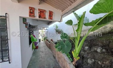 Venta de Casa en Altos de Panama  24-43