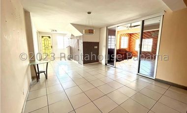 Venta de Casa en Altos de Panama 23-9223