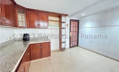 Venta de Casa en Altos de Panama 23-9223