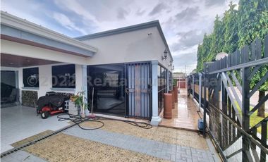Venta de Casa en Campo Limberg 24-4375