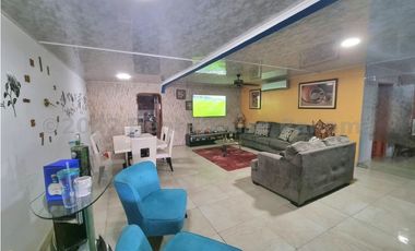 Venta de Casa en Campo Limberg 24-4375