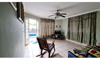 Venta de Casa en Brisas del Golf 24-4233