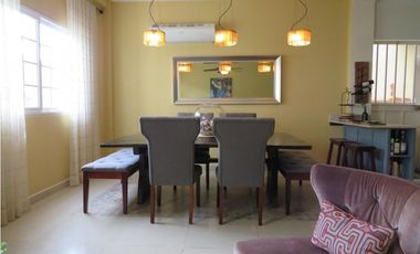 Venta de Casa en Altos de Panama  23-1----