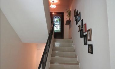 Venta de Casa en Altos de Panama  23-1----