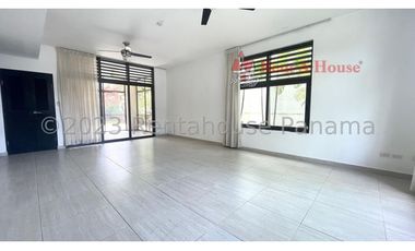 Venta de Casa en Panama Pacifico 24-745