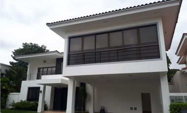 Venta de Casa en Costa del Este  20-2399