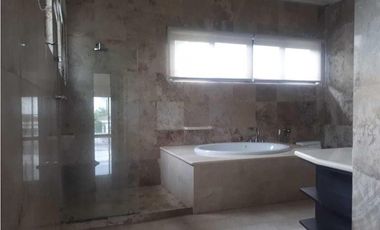 Venta de Casa en Costa del Este  20-2399