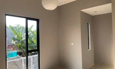 RUMAH MEWAH MODERN DALAM CLUSTER LOKASI PREMIUM PINGGIR JALAN