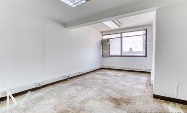 Oficina en Arriendo en Metro Santa Lucía / La Moneda