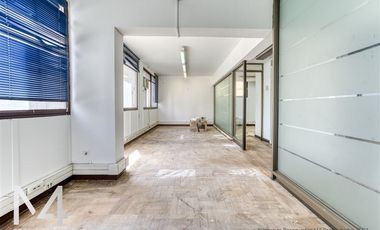 Oficina en Arriendo en Metro Santa Lucía / La Moneda