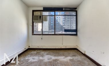 Oficina en Arriendo en Metro Santa Lucía / La Moneda