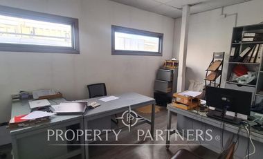 Industrial a pasos Autopista Central altura Zapadores