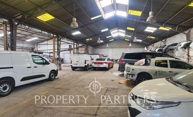 Industrial a pasos Autopista Central altura Zapadores