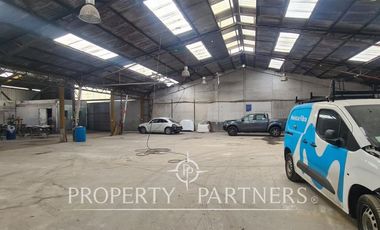 Industrial a pasos Autopista Central altura Zapadores