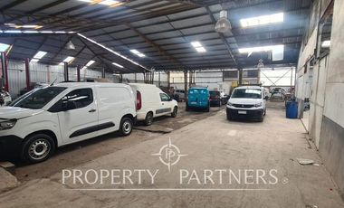 Industrial a pasos Autopista Central altura Zapadores