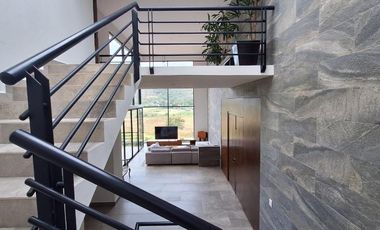 Casa en Renta moderna con vista al lago