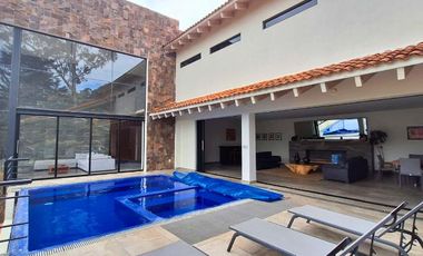 Casa en Renta moderna con vista al lago