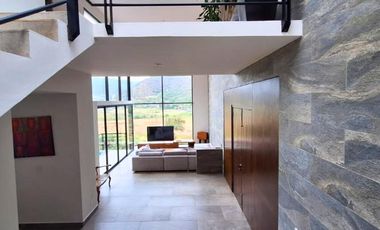 Casa en Renta moderna con vista al lago