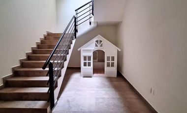 Casa en Renta moderna con vista al lago