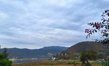 Casa en Renta moderna con vista al lago