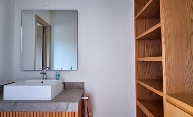 Casa en Renta moderna con vista al lago