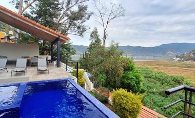 Casa en Renta moderna con vista al lago