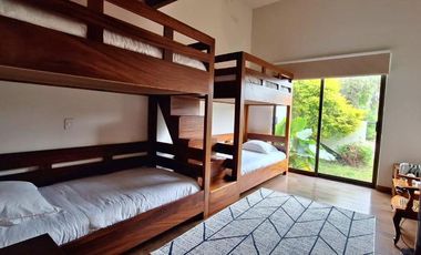 Casa en Renta moderna con vista al lago