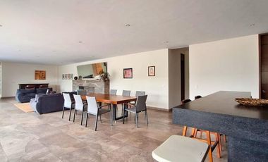 Casa en Renta moderna con vista al lago