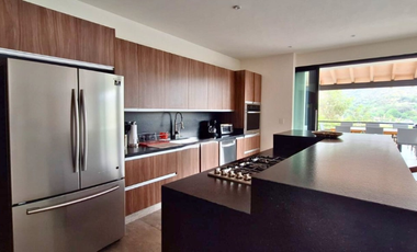 Casa en Renta moderna con vista al lago