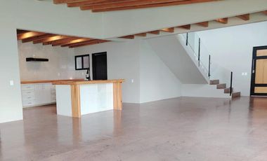 Espectacular casa en renta dentro de Residencial en Avándaro, Valle de Bravo